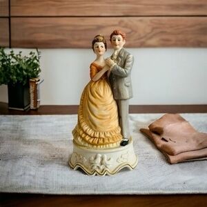 Vintage LEFTON Musical Dancing Couple Figurine Ceramic Statue Wedding Gift 7”